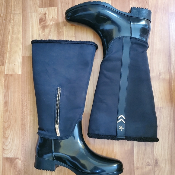 Tommy Hilfiger Rain Boots, Size 9 - Picture 2 of 5